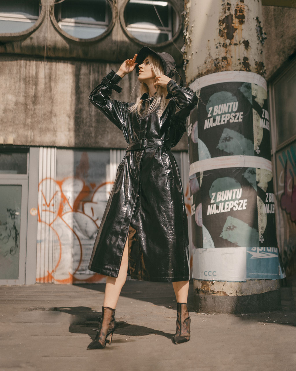 karolina-dobkowska-leather-look