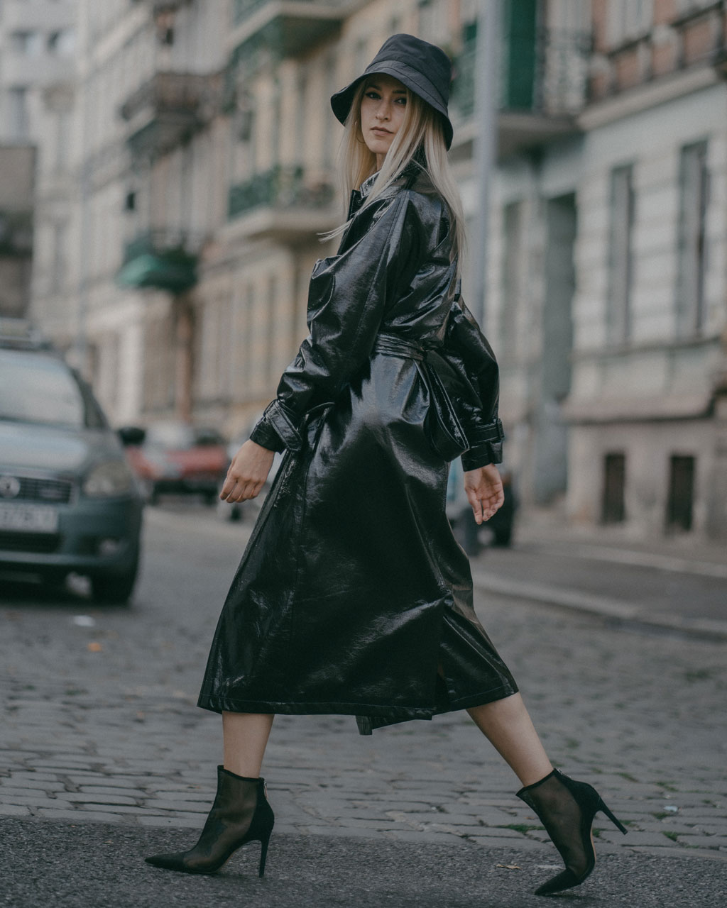 karolina-dobkowska-leather-look